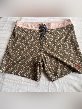 OF ONE SEA Townshorts Torch Ginger Hawaiian Board Shorts | Men’s 42
